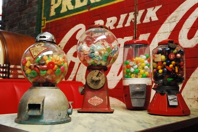 Candy-Gumball-Machine small (retro)