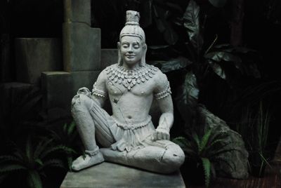 Statue Kneeling Warrior/Buddha, stone