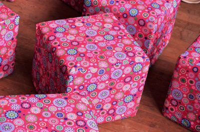 Cover, Flower Power for on &quot;pouffe cube&quot;