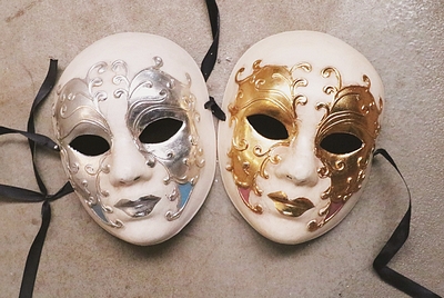 sale  White Oval Mask with gold or zilver