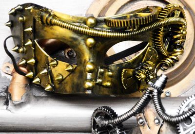 sale Steampunk mask  in Messing  a pc.