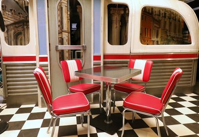 American Diner Table With Four chairs